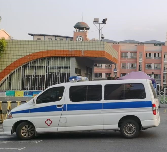 恩平救护车出租护送骨折病人一公里多少钱